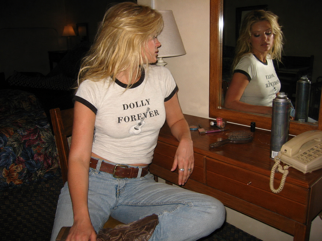 DOLLY FOREVER Tee