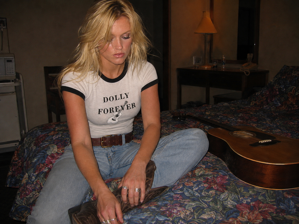 DOLLY FOREVER Tee