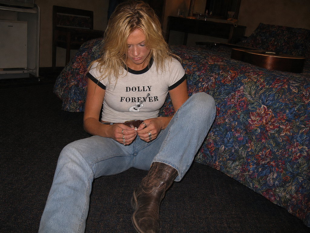DOLLY FOREVER Tee